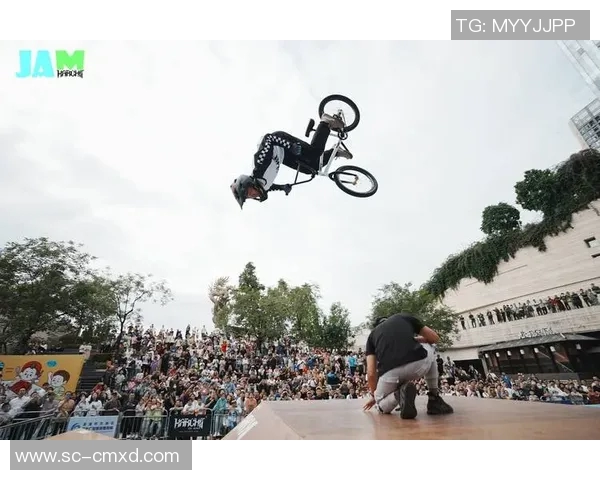 成都滑板队在极限运动会积分榜上以61分稳居第一名引领全场