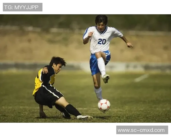 足球明星拍手瞬间精彩合集展现球场魅力与激情的完美时刻 足球明星拍手瞬间精彩合集展现球场魅力与激情的完美时刻